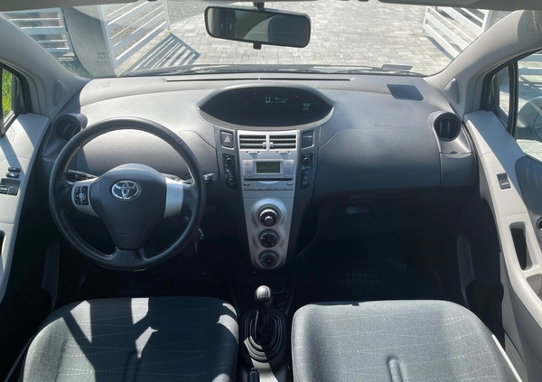 Toyota Yaris cena 18889 przebieg: 116000, rok produkcji 2007 z Puławy małe 301